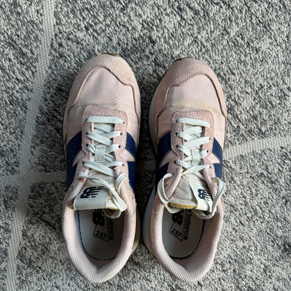 New Balance 237 - Picture 2 of 5